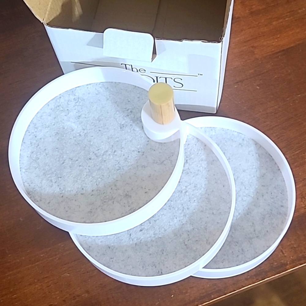 The 2 Bandits Tiered Tray